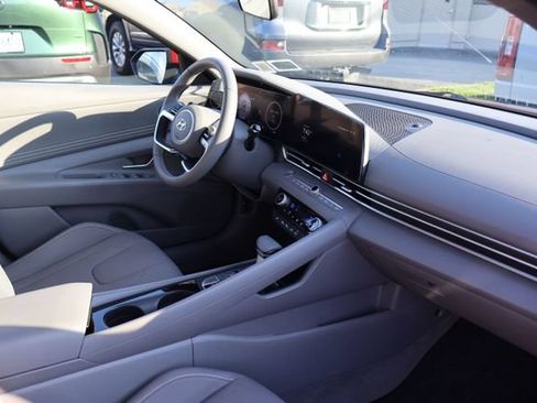 Used 2023 Hyundai Elantra SEL w/ Convenience Package FWD image 8