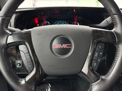 Used 2020 GMC Savana 2500 Extended w/ Enhanced Convenience Package RWD image 29