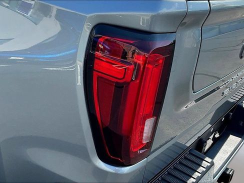 Used 2025 GMC Sierra 1500 SLT AWD/4WD image 21