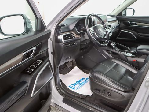 Used 2021 Kia Telluride EX w/ EX Premium Package image 3