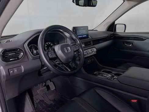 Used 2023 Honda Pilot Touring image 9