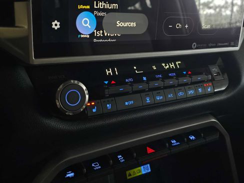 Used 2024 Toyota Tundra Limited image 30