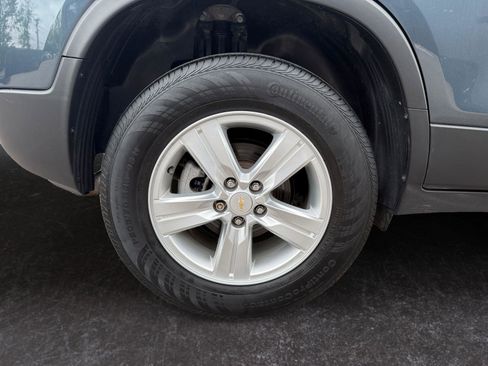 Used 2022 Chevrolet Trax LT w/ LT Convenience Package AWD/4WD image 15