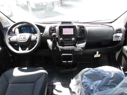 Used 2025 RAM ProMaster 2500 w/ Convenience Group image 19