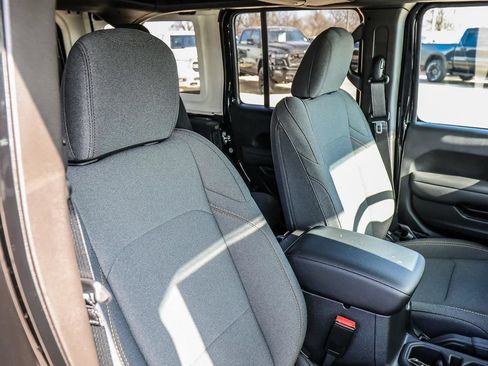 Used 2025 Jeep Wrangler Unlimited Sport AWD/4WD image 13