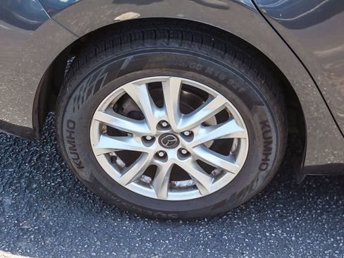 Used 2016 MAZDA MAZDA3 i Sport w/ Preferred Equipment Package FWD image 11