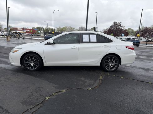 Used 2017 Toyota Camry XSE w/ Moonroof Package FWD image 8