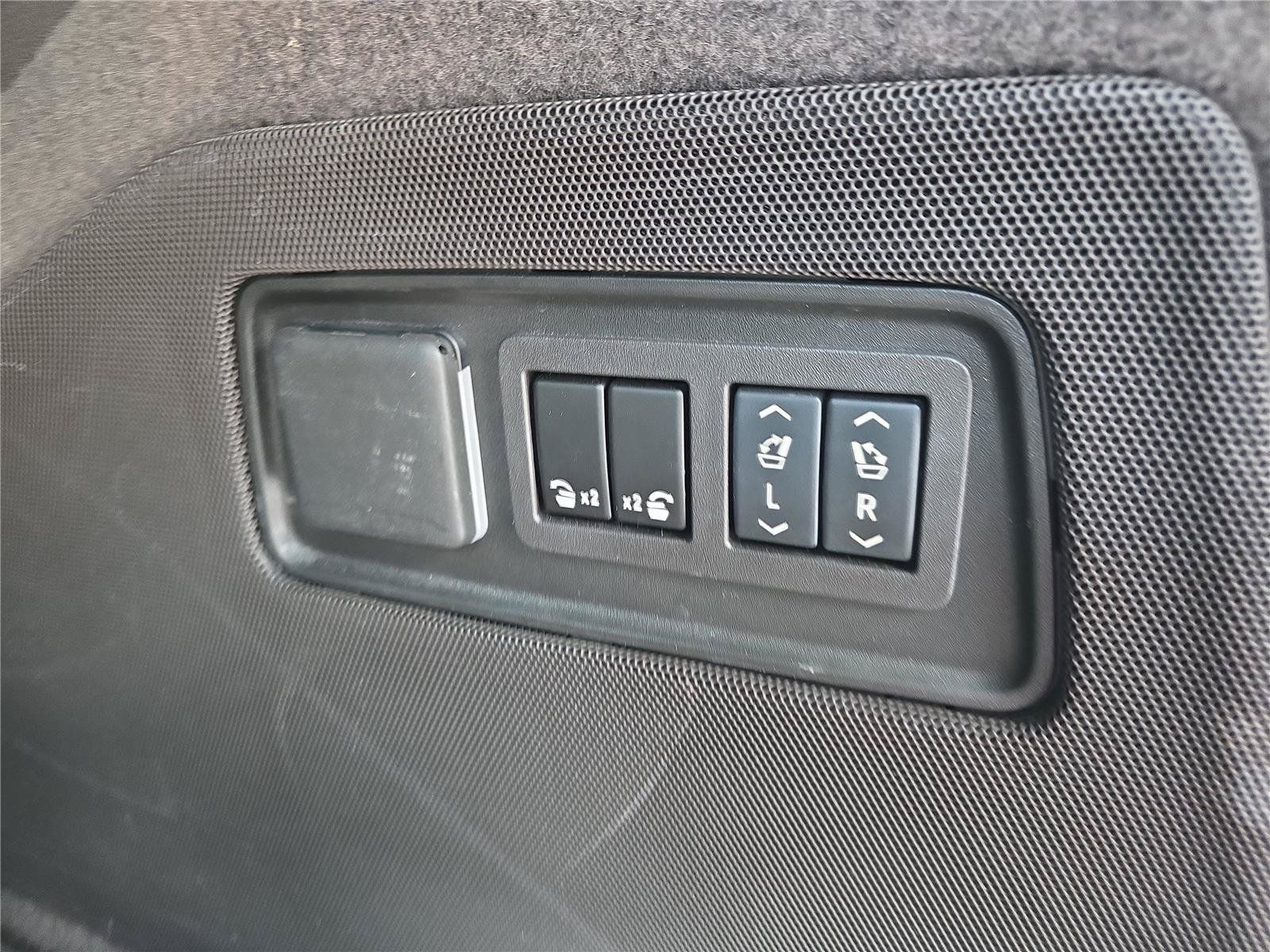 Used 2024 Cadillac Escalade ESV Sport w/ LPO, ONYX Package AWD/4WD image 9
