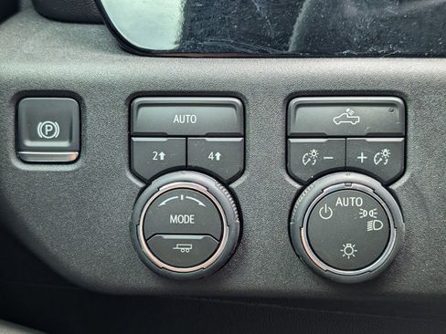 Used 2026 Chevrolet Silverado 1500 LT AWD/4WD image 13