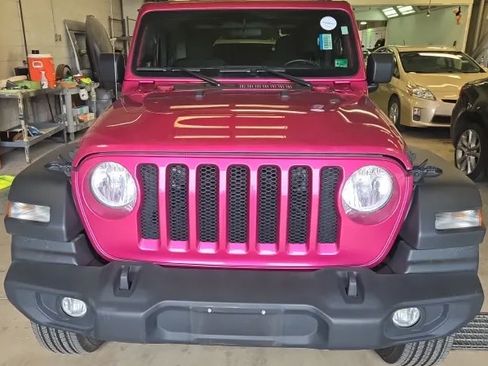 Used 2022 Jeep Wrangler Sport AWD/4WD image 2