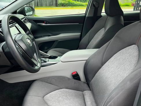 Used 2018 Toyota Camry LE FWD image 13