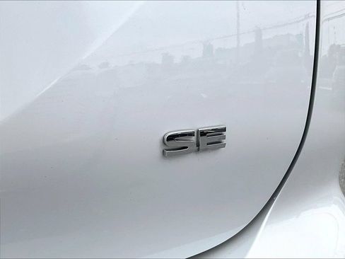 Used 2023 Mitsubishi Outlander SE AWD/4WD image 28