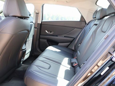 New 2025 Hyundai Elantra Limited image 18