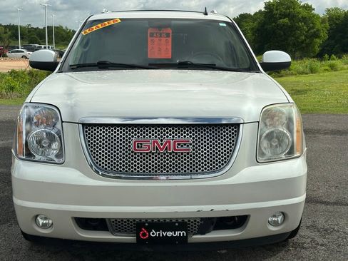 Used 2011 GMC Yukon XL Denali RWD image 2