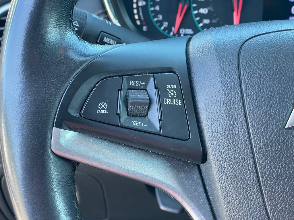 Used 2020 Chevrolet Trax LT w/ LT Convenience Package AWD/4WD image 17