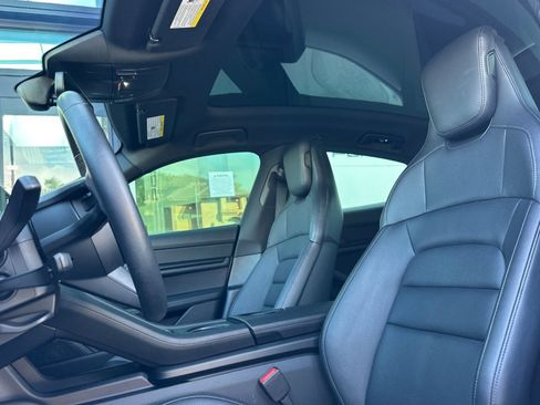 Used 2023 Porsche Taycan image 5