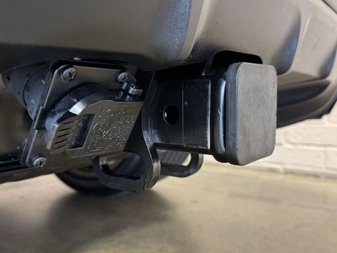 Used 2023 Porsche Cayenne Platinum Edition image 16