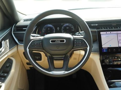New 2025 Jeep Grand Cherokee L Limited w/ Luxury Tech Group II RWD image 17
