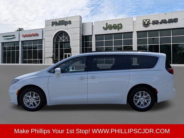 Certified 2022 Chrysler Pacifica Touring-L w/ Uconnect Theater Family Group FWD image 6
