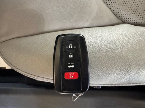 Used 2021 Toyota Camry XSE AWD/4WD image 17