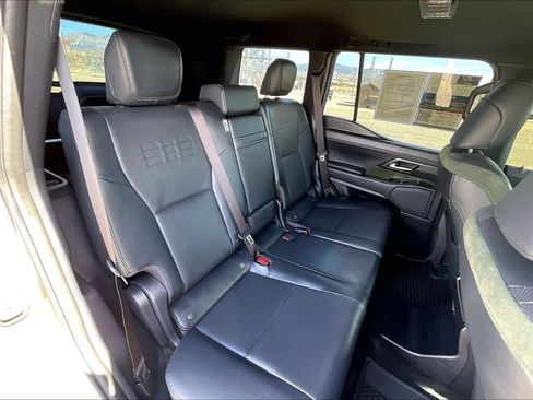 Used 2024 Lexus GX 550 image 19