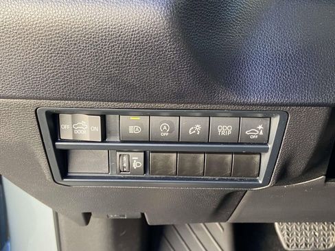 Used 2025 Toyota Tundra SR5 w/ SR5 Convenience Package AWD/4WD image 31