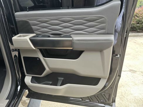 Used 2025 Ford F450 Platinum w/ Platinum Plus Package image 30