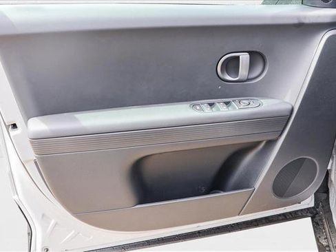 New 2025 Hyundai Ioniq 5 SE image 12