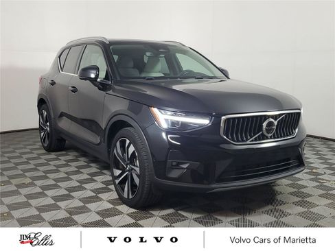 Certified 2025 Volvo XC40 B5 Plus AWD/4WD image 1