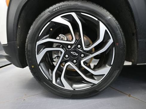 Used 2025 Chevrolet TrailBlazer RS w/ Convenience Package FWD image 17