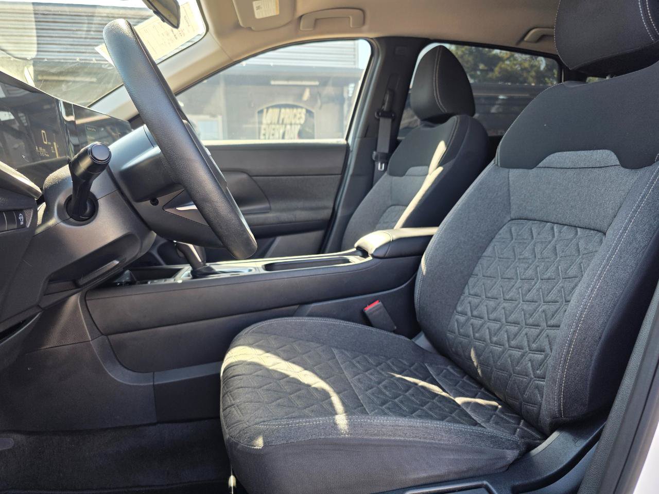 Used 2025 Nissan Kicks SV FWD image 8