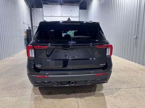 Used 2025 Ford Explorer ST-Line w/ ST-Line Street Pack image 4