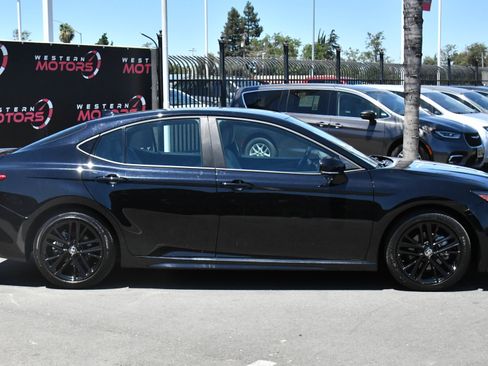 Used 2026 Toyota Camry SE w/ Convenience Package FWD image 9