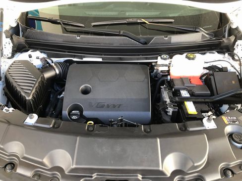 Used 2023 Chevrolet Traverse LT image 3