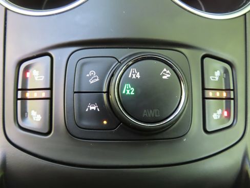 Used 2024 GMC Terrain SLT w/ Infotainment Package II AWD/4WD image 9