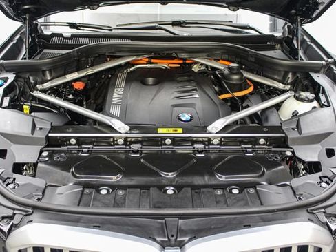 Used 2025 BMW X5 xDrive50e AWD/4WD image 18