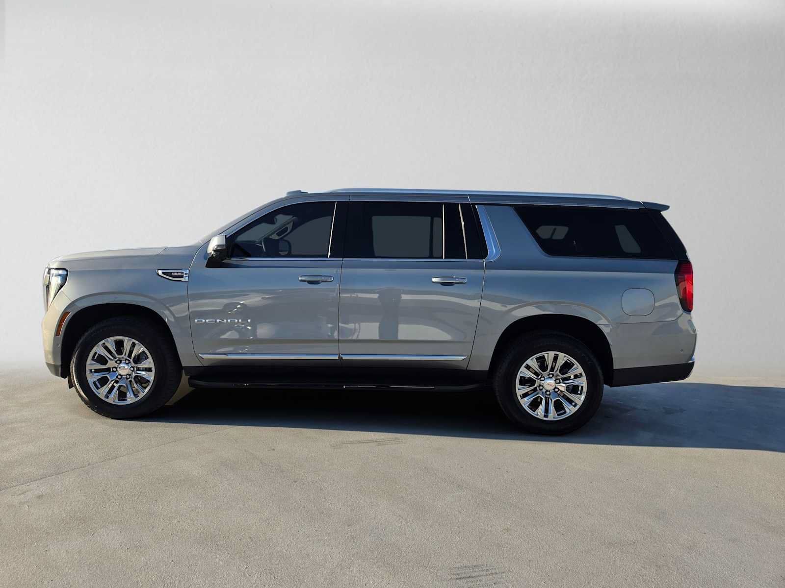 Used 2025 GMC Yukon XL Denali AWD/4WD image 6