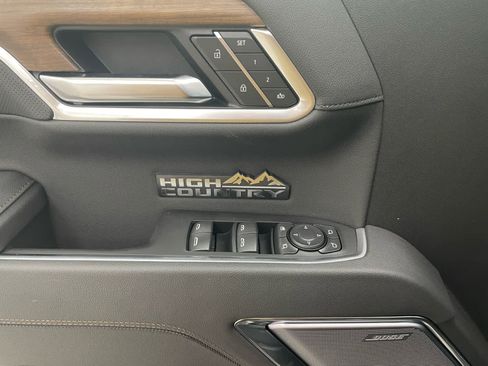 New 2026 Chevrolet Silverado 1500 High Country w/ High Country Premium Package AWD/4WD image 12