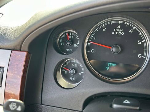 Used 2013 Chevrolet Avalanche LT w/ All-Star Edition image 21