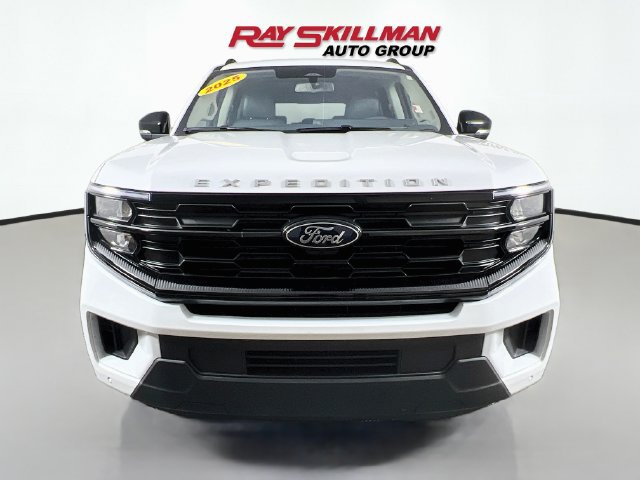 Used 2025 Ford Expedition Max Active AWD/4WD image 2