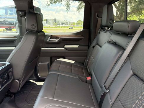 Used 2024 Chevrolet Silverado 1500 High Country w/ High Country Premium Package AWD/4WD image 15