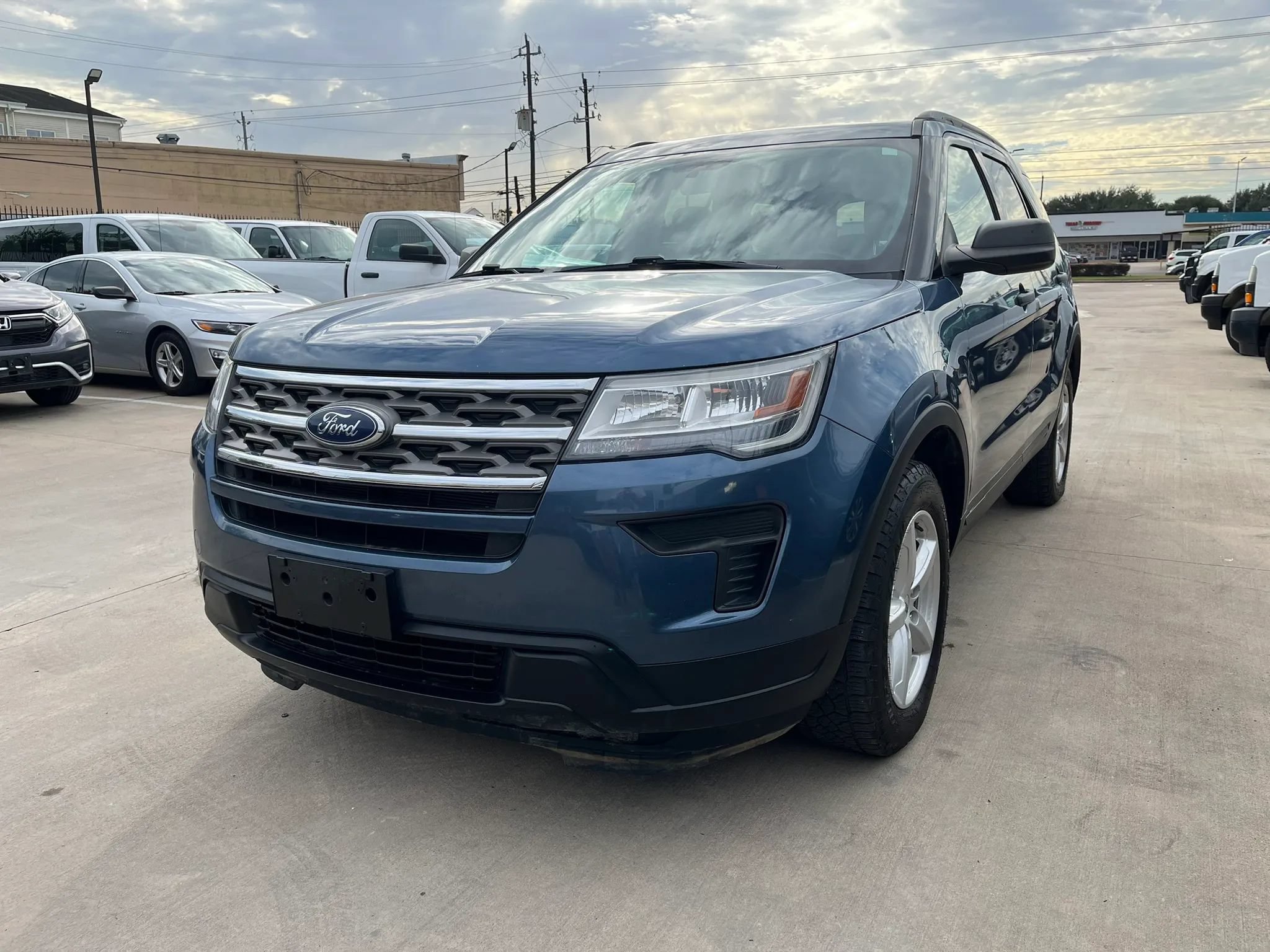 Used 2018 Ford Explorer 4WD image 2