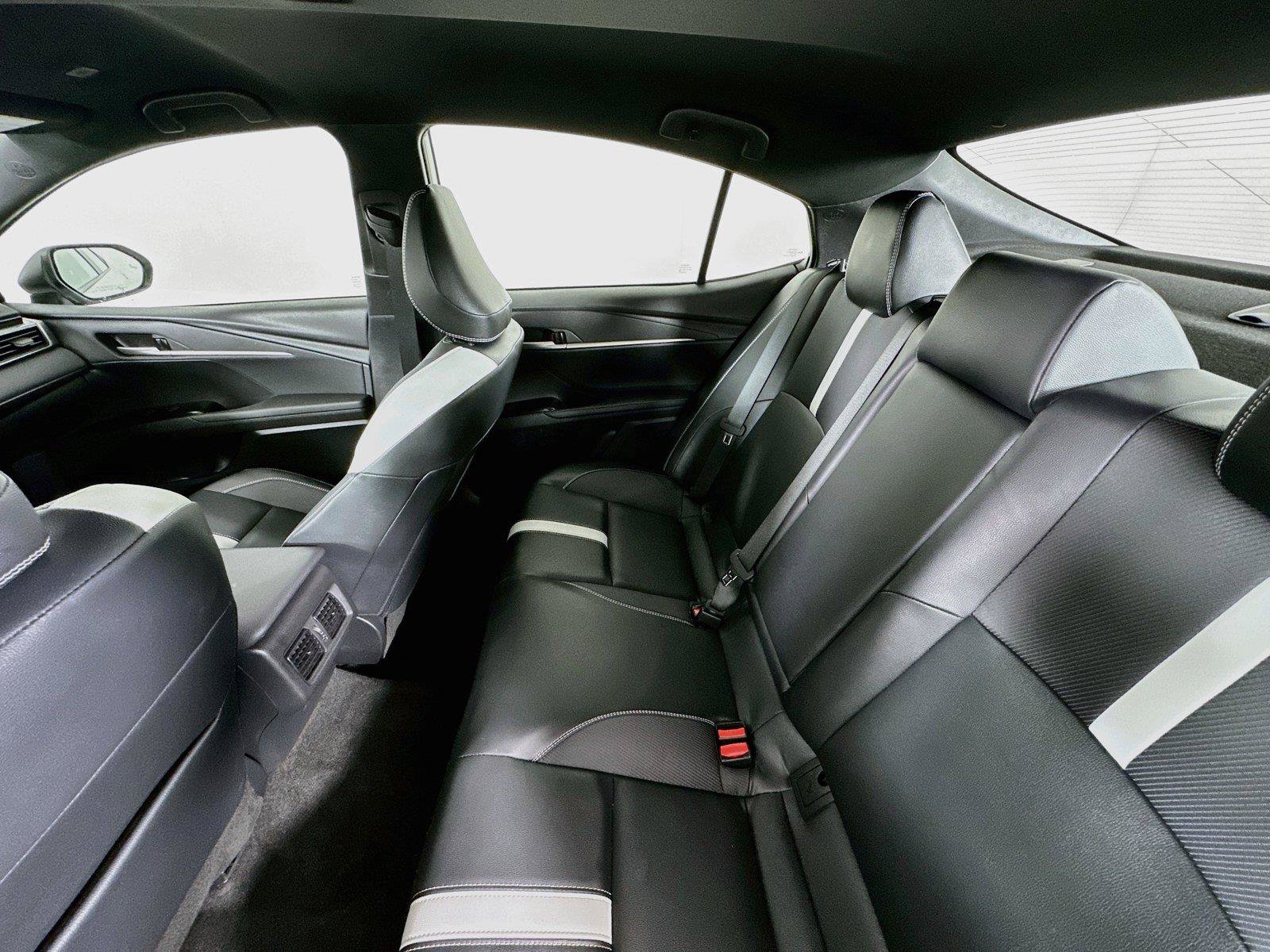 Used 2025 Toyota Camry SE FWD image 11