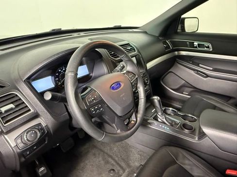 Used 2017 Ford Explorer XLT w/ Equipment Group 202A image 16