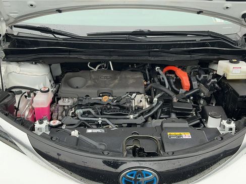 Used 2021 Toyota Sienna Limited image 34