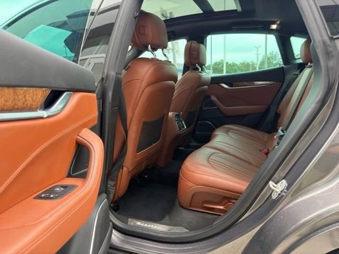 Used 2018 Maserati Levante GranLusso AWD/4WD image 6