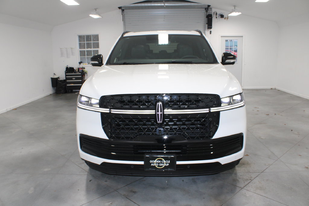 New 2025 Lincoln Navigator L Reserve w/ Jet Appearance Package AWD/4WD image 2