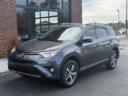 Used 2017 Toyota RAV4 XLE image 1