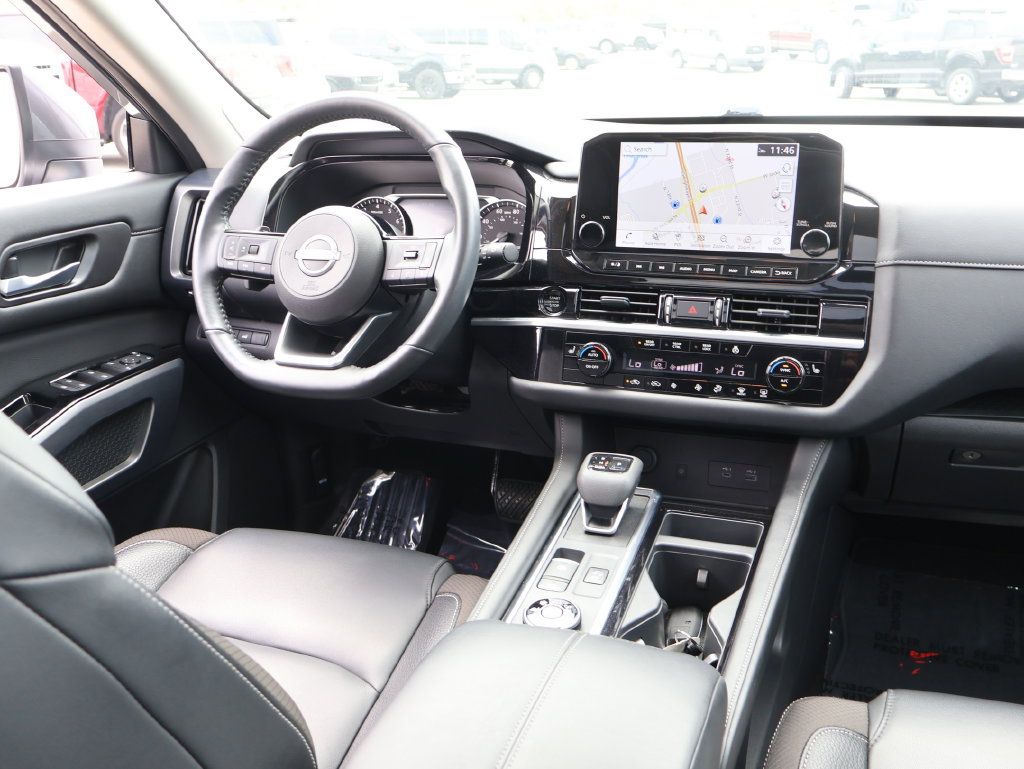 Used 2025 Nissan Pathfinder SL w/ SL Premium Package AWD/4WD image 13