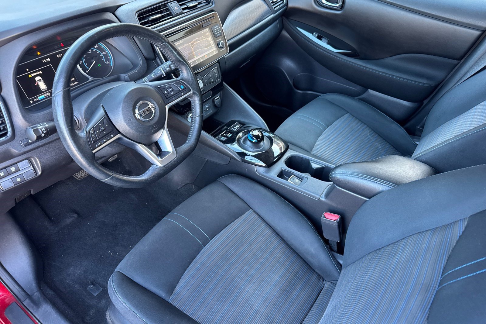 Used 2018 Nissan Leaf SV w/ SV Technology Package FWD image 4